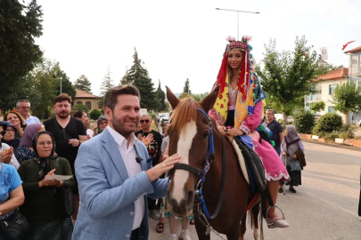 Nikfer’de Gurbetçi Şenliği coşkusu yaşandı
