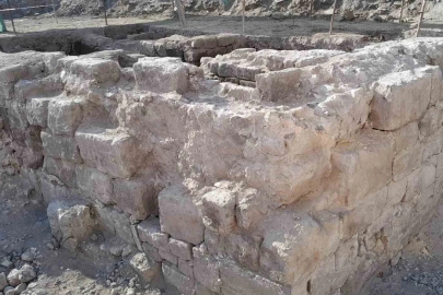 Melikgazi Medresesi kazısı için yaya yolu kapatılıyor
