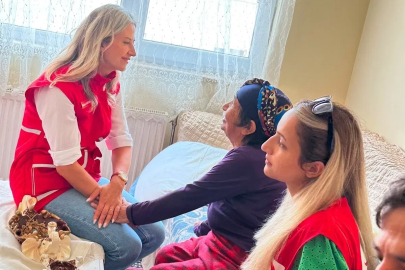 Kars’ta Kızılay gönüllülerinden anlamlı hizmet: Evde bakım hareketiyle yalnızlığa ve ihtiyaçlara dokunuyorlar
