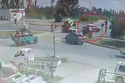 Kırmızı ışık ihlali ile gelen kaza ucuz atlatıldı
