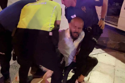 "Kelepçe vuramazlar, imkansız" dedi, kelepçelenip gözaltına alındı
