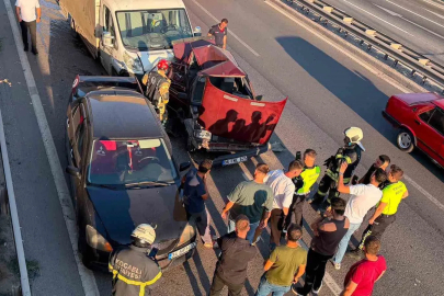 Kocaeli’de 3 araçlı zincirleme kaza: Sürücüler yara almadan kurtuldu
