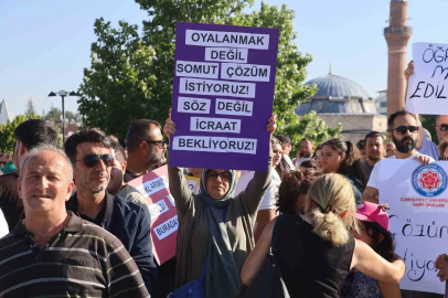 Konkordato ilan eden eğitim kurumunda mağduriyet yaşayan veliler ve öğretmenleri hak arayışını şehir merkezine taşıdı
