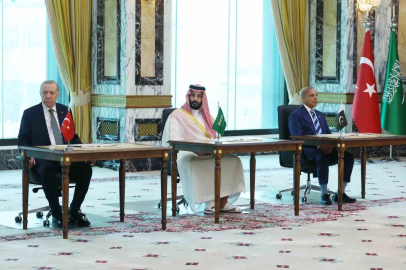 Türkiye, Suudi Arabistan ve Pakistan arasında ortak savunma anlaşması imzalandı.
