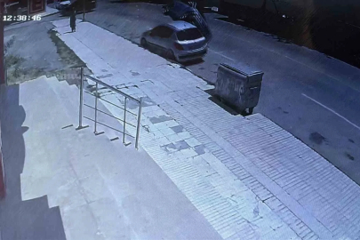 Çorum’da park halindeki araca çarpan otomobil devrildi
