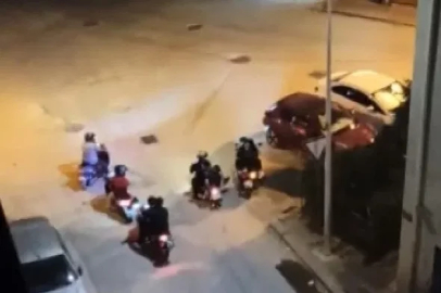 Gece saatlerinde çevreye rahatsızlık veren motosikletli gruba vatandaştan tepki
