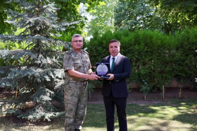 YAŞ kararıyla emekliye ayrılan Tümgeneral Ataç’tan Vali Aydoğdu’ya veda ziyareti

