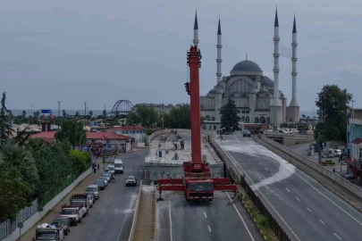 Yıkımı süren Reşadiye Viyadüğü’nde ilk beton blok sökülerek alındı
