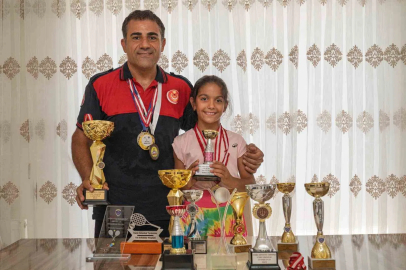 Hayat kurtaran baba, kızını kortlarda şampiyonluğa hazırlıyor
