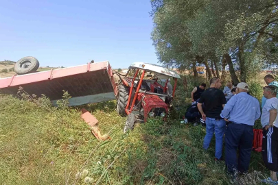 Buğday yüklü traktör devrildi, sürücü yaralandı

