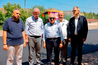 Başkan Büyükkılıç, Sazyolu caddesindeki sıcak asfalt çalışmalarını inceledi
