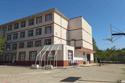 Orhangazi’deki meslek lisesinin yıkımına başlandı
