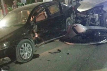 Niğde’de iki otomobil çarpıştı: 4 yaralı
