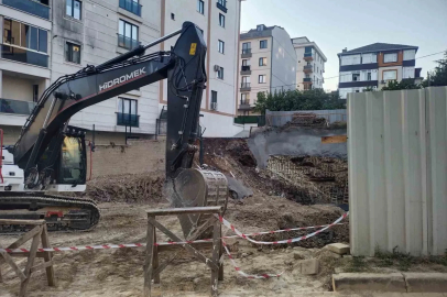 Çekmeköy’de istinat duvarı yıkılan inşaatın yanındaki 5 katlı bina boşaltıldı
