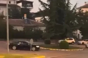 Elazığ’da yine aynı sürücü, otomobiliyle drift yaptı: O anlar kameraya yansıdı

