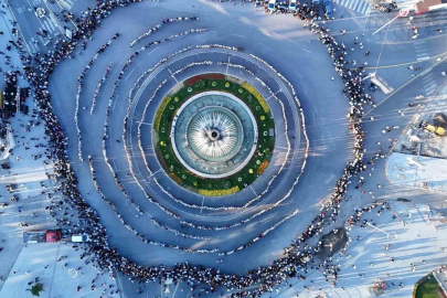 Tarihi meydanda rekor kırıldı, bin 58 kadın aynı anda halay çekti
