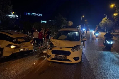 Karabük’te hafif ticari araç otomobile çarptı: 7 yaralı
