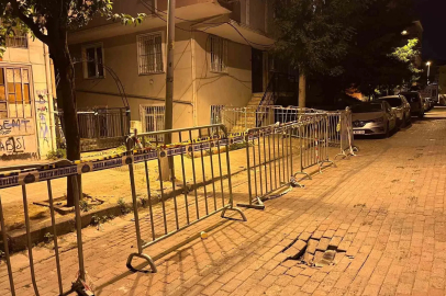 Güngören’de 5 katlı binanın balkonu çöktü: Binanın çevresi bariyerle kapatıldı
