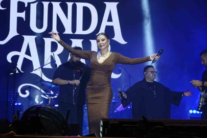 Kahramanmaraş’ta Ağustos Fuarında Funda Arar konseri
