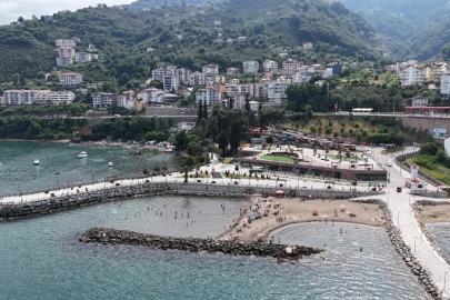 Gökdelenler yıkıldı, kumsal halka açıldı
