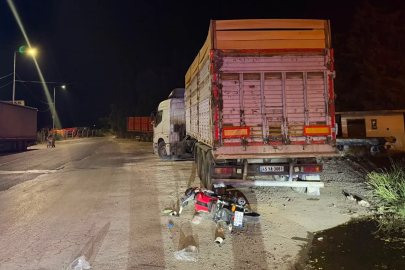 Manisa’da motosiklet park halindeki tıra çarptı: 1 ölü

