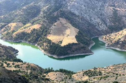 Sarıgüzel Barajı ve çevresindeki dağlar manzarasıyla hayran bırakıyor
