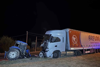 Uşak’ta traktör ile tır çarpıştı: 1 ölü, 1 yaralı
