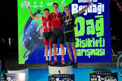 Büyükşehir’in genç pedalları Türkiye Şampiyonası’nda kürsüde
