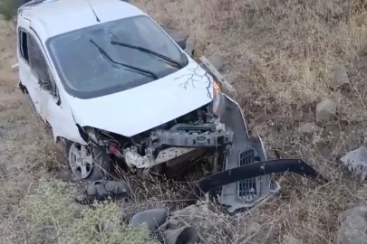 Sason’da hafif ticari araç takla attı: 1 yaralı
