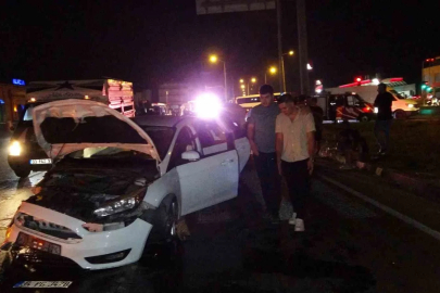 Antalya’da otomobiller çarpıştı: 2 yaralı
