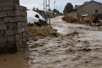 Ağrı’da sağanak sonrası sel meydana geldi
