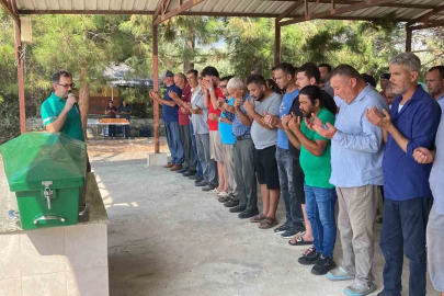 Mersin’deki kasklı dehşette hayatını kaybeden yaşlı adam toprağa verildi
