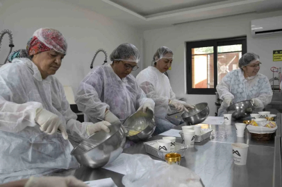 Mersin’in tescilli kan portakalı mutfak atölyesinde işlendi
