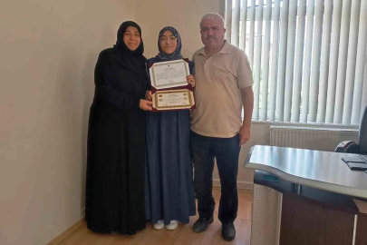 Emet’te iki öğrenci daha hafızlık belgesine kavuştu
