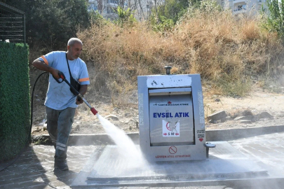 Kuşadası’nda temizlik mesaisi aralıksız sürüyor
