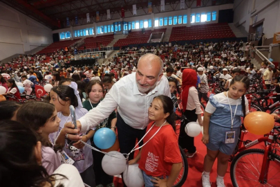 Canik’te 2 bin 500 çocuk hediyelerle buluşuyor
