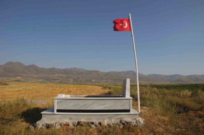 149 yıldır Erzurum Ovası’nda nöbet tutan şehidin mezarı yenilendi
