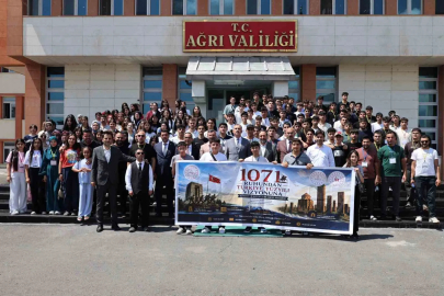 Ağrı’dan 200 öğrenci Çanakkale ve Ankara’ya tarih yolculuğuna uğurlandı
