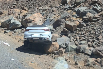 Hakkari-Çukurca kara yolunda kaza: 3 yaralı
