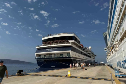 Bodrum’a 2 gemi birden geldi
