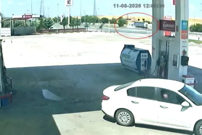 Kalp krizi geçiren tır sürücüsü bariyerlere çarparak kaza yaptı
