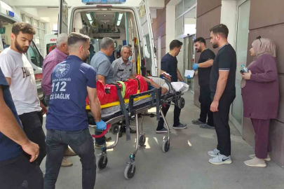 Motosiklet ile otomobil çarpıştı: 1 ağır yaralı
