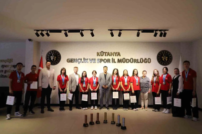 Tavşanlı’nın başarılı sporcuları 7 kupa ve 19 Türkiye derecesi elde etti
