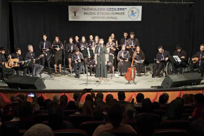 Ahlat’ta "Gönülden Ezgilere" gecesi: Özel bireyler ve öğrencilerden unutulmaz konser

