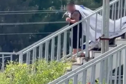 Cumhurbaşkanı Erdoğan’ın pankartını söküp zarar veren şahıs tutuklandı

