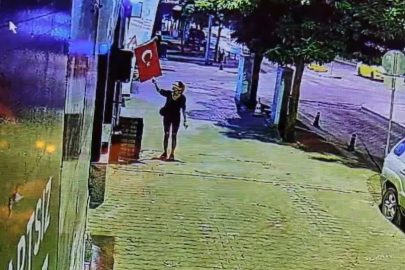 Türk bayrağını yakmaya çalışan şüpheli kadın yakalandı

