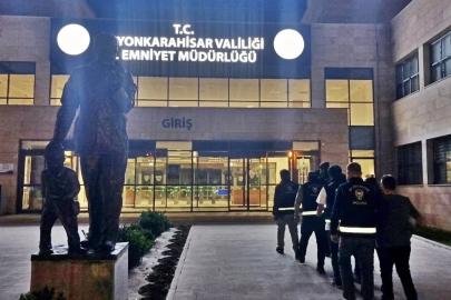 Sanayiye tamir için bırakılan otomobili çalan 3 kişiyi polis yakaladı
