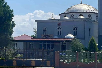 Hırsızlar camiden bağış kutusunu çaldı
