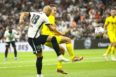 UEFA Avrupa Ligi: Beşiktaş: 1 - Hradec Kralove: 0 (İlk yarı)
