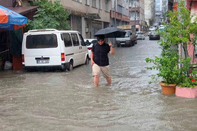 Samsun sağanağa teslim: Canik’te yollar göle döndü
